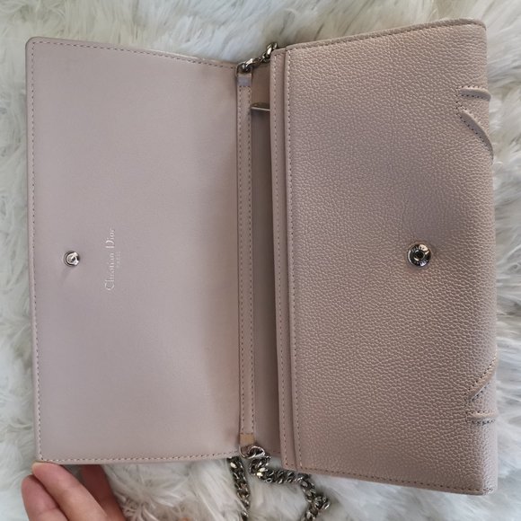 Christian Dior Diorama Wallet on Chain Clutch - Picture 4 of 15